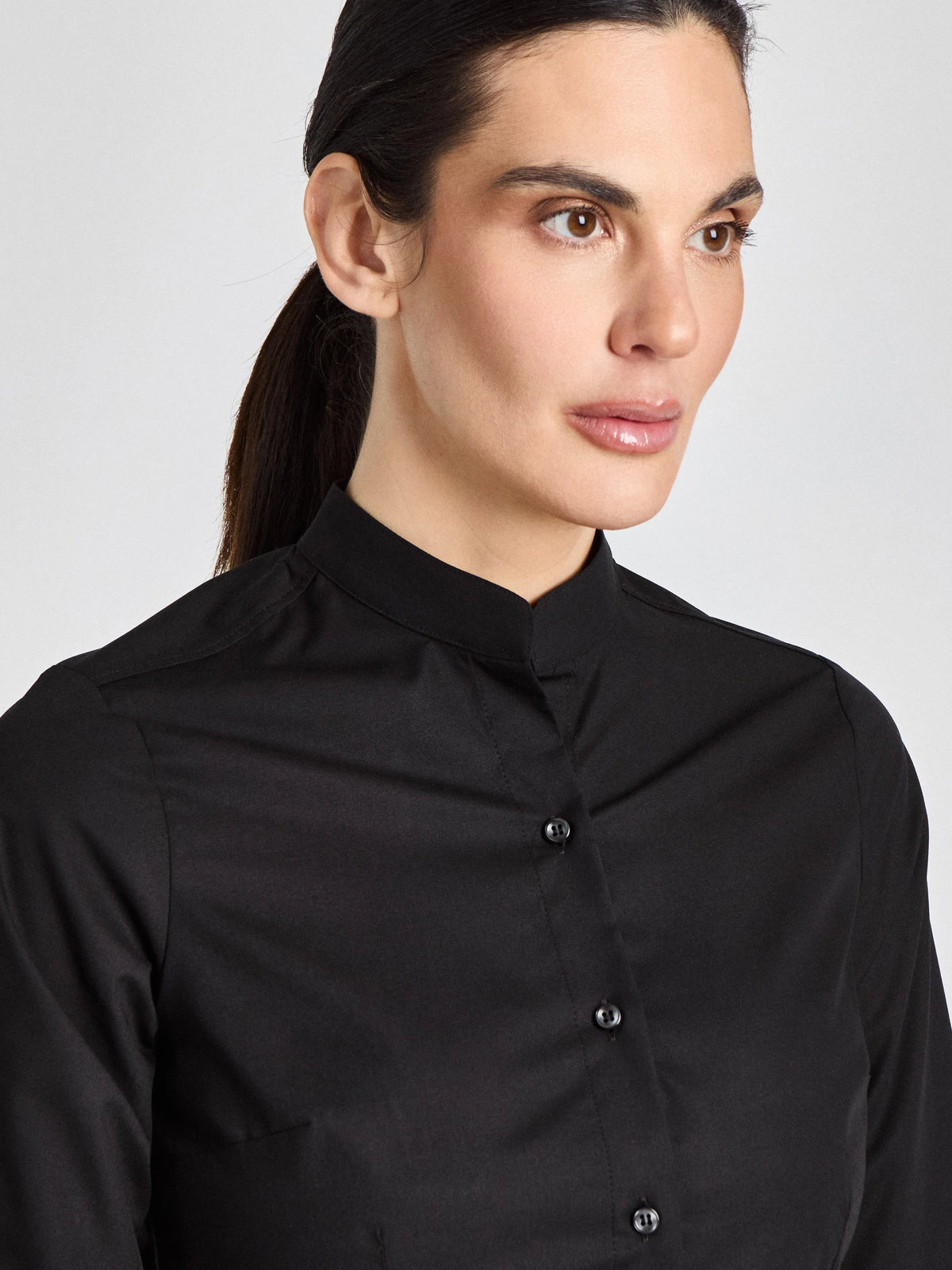 Bluse Corvara Lady mit Stehkragen – schwarz – Farbcode 1011 – Bild 5