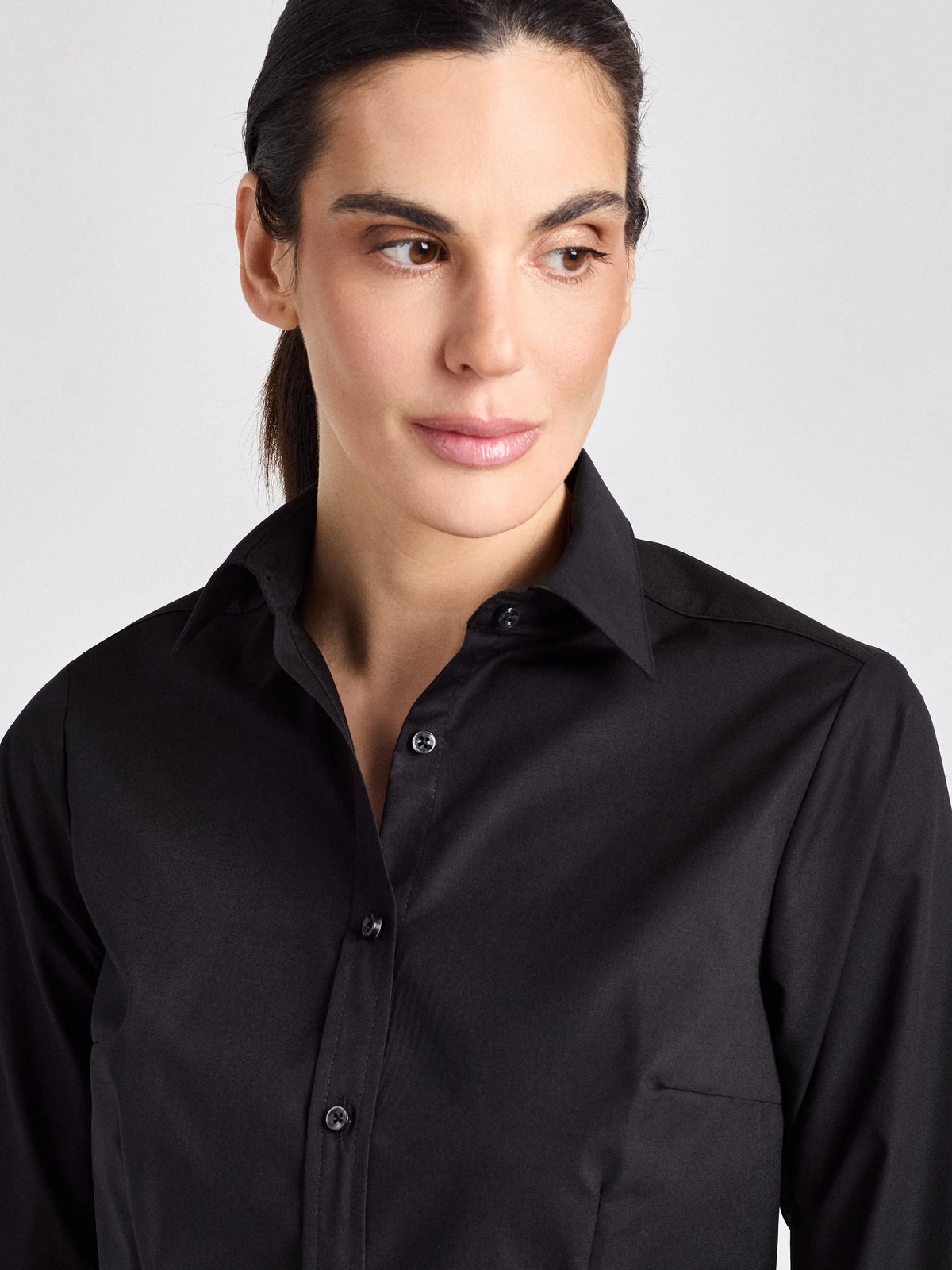 Bluse Scerni Lady mit Kentkragen – schwarz – Farbcode 1011 – Bild 2