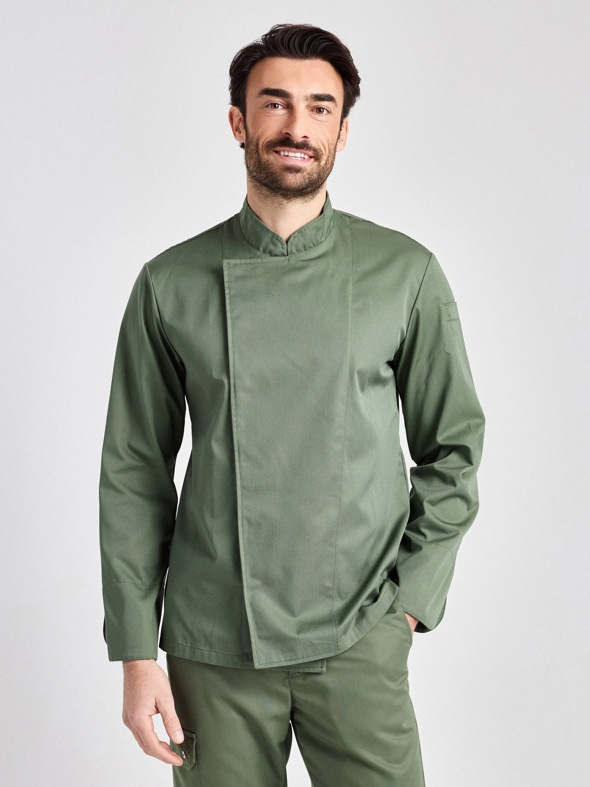 Kochjacke Rimini-Bene Man Classic mit Brusttasche – olive – Farbcode 6017 – Bild 1