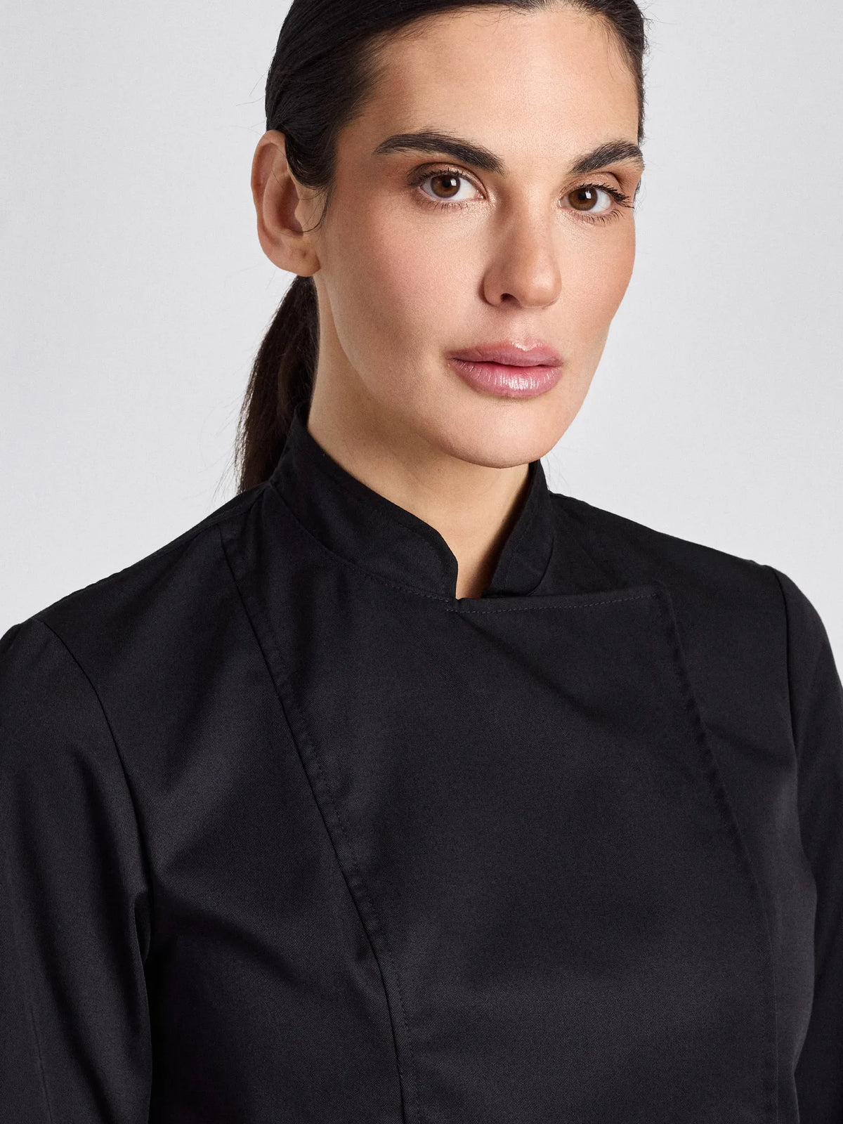 Kochjacke Rimini-Bene Lady Classic mit Ärmeltasche – schwarz – Farbcode 1011 – Bild 2