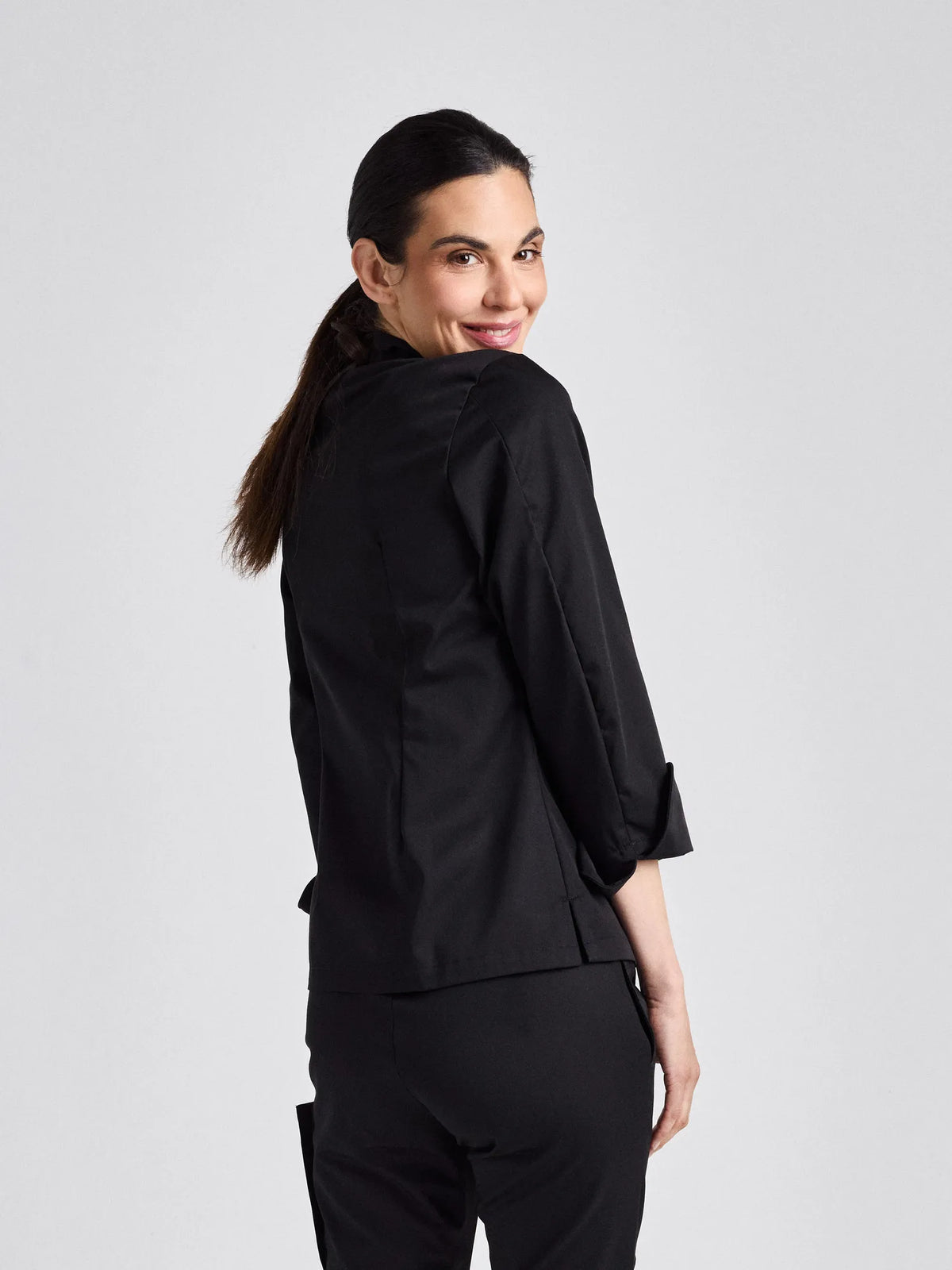 Kochjacke Rimini-Bene Lady Classic mit Ärmeltasche – schwarz – Farbcode 1011 – Bild 5