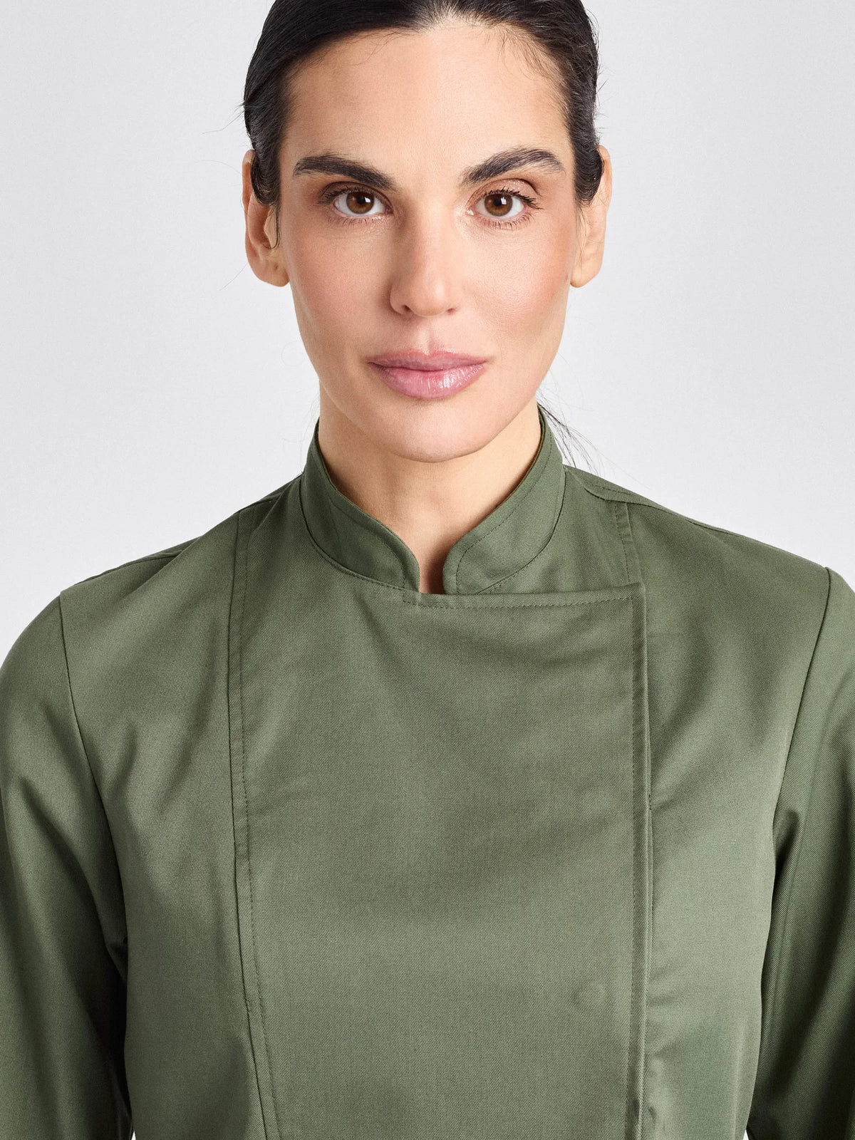 Kochjacke Rimini-Bene Lady Classic mit Ärmeltasche – olive – Farbcode 6017 – Bild 2