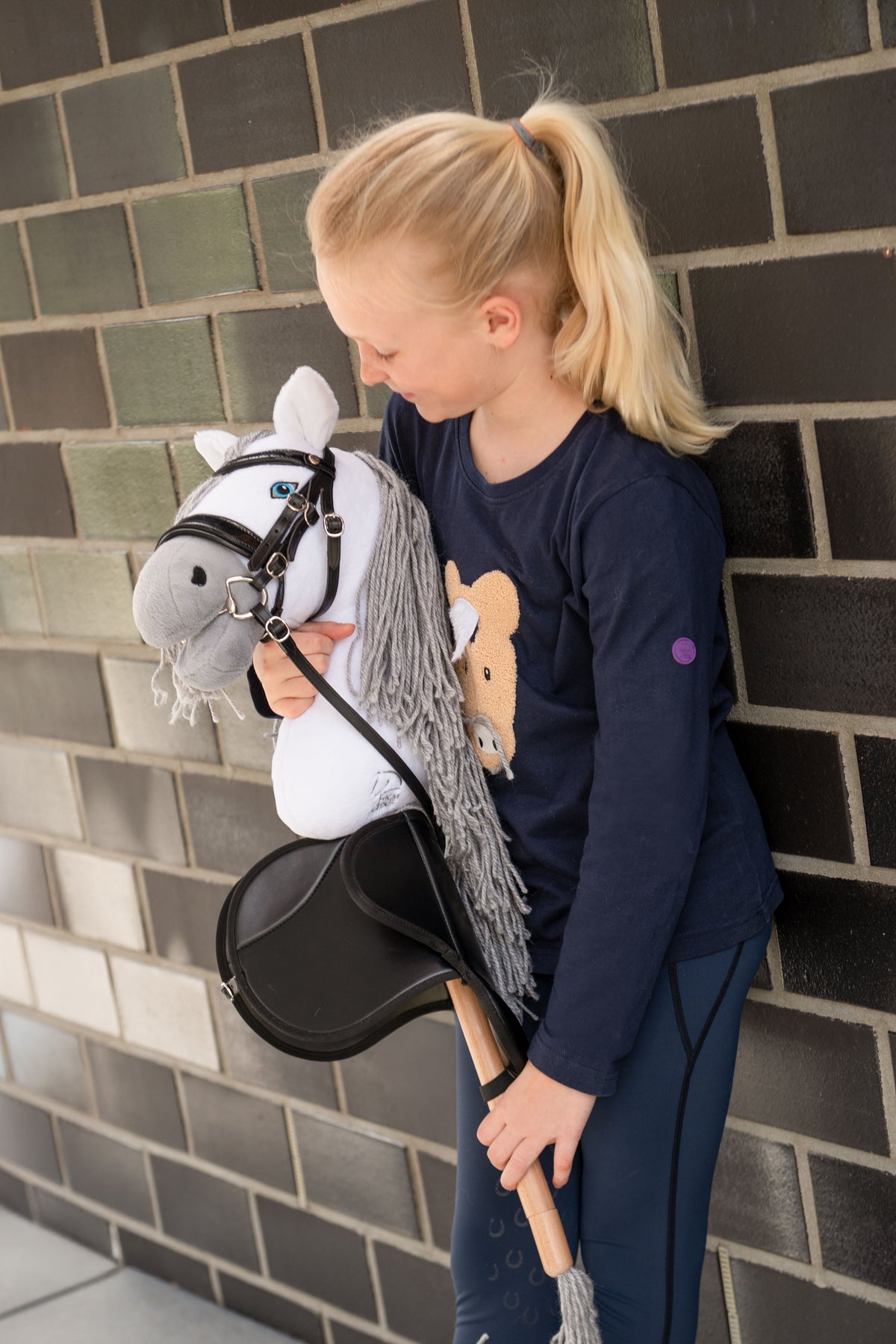 Sattel Hobby Horsing – zum realistischen Spielen mit dem Spielzeugpferd – Bild 3
