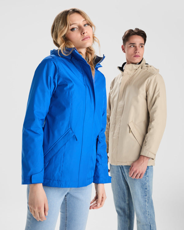 PARKAS AMERICA WOMAN – aus Außenmaterial: 100 % recyceltes Polyester. Innenfutter: 100 % recyceltes Polyester. Wattierung: 100 % recyceltes Polyester. 400 g/m². – Bild 7