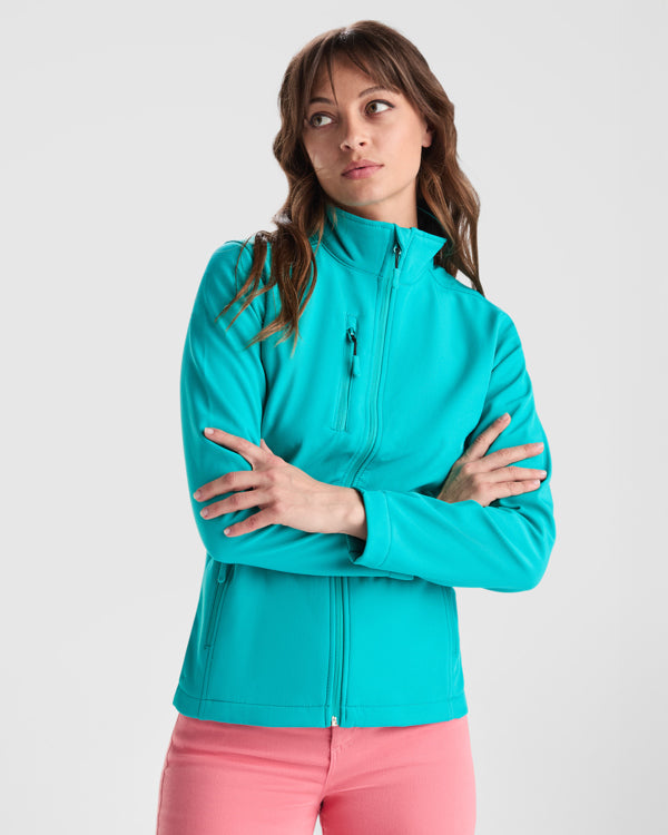 SOFTSHELL NEBRASKA WOMAN – aus Zweilagig. Außen: 100% Polyester. Innen: 100% Polyester extra warmes Mikrofleece. 300 g/m². – Bild 2