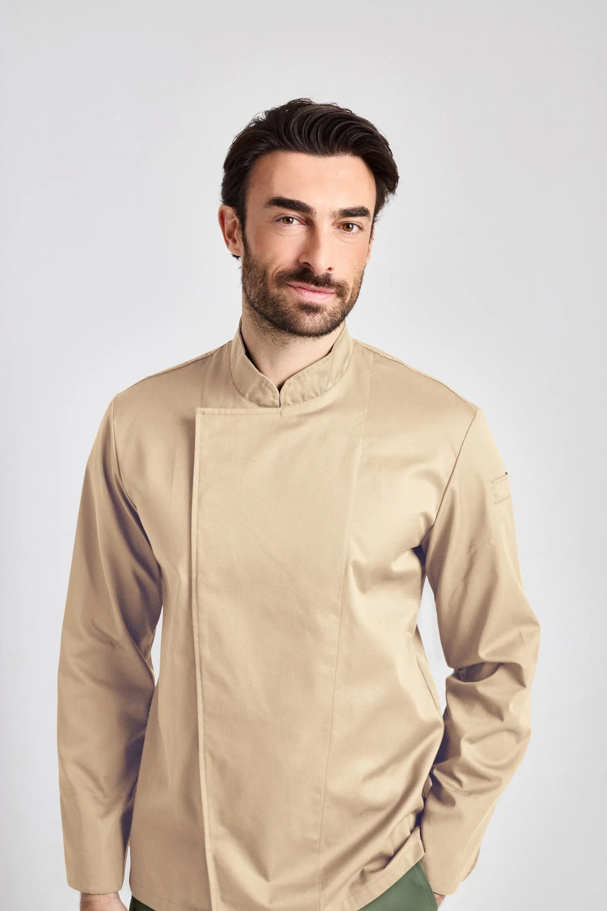 Kochjacke Rimini-Bene Man Classic mit Brusttasche – khaki – Farbcode 3008 – Bild 1