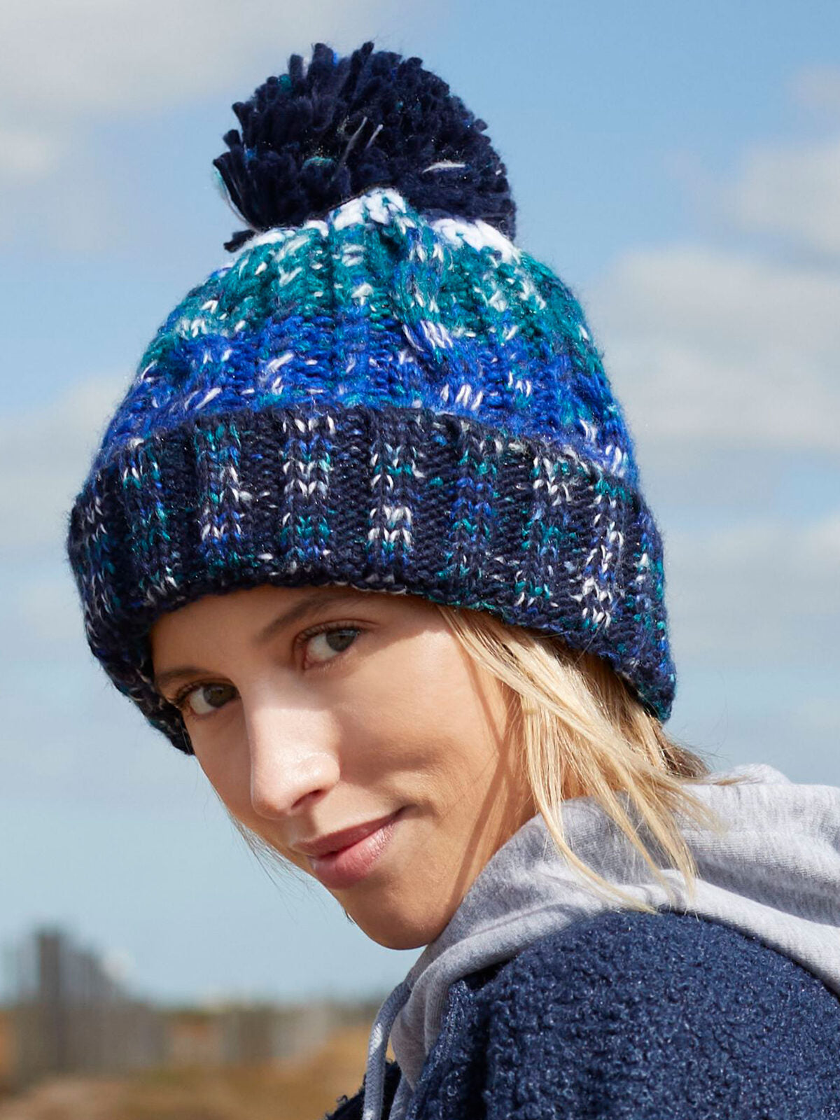 Beanies Corkscrew Pom Pom Beanie  bestickbar und bedruckbar – LA1970