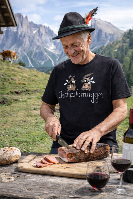 Jochen Gasser Herren T-Shirt „Oschplemuggn“ – Bio Baumwolle | Südtirol Design