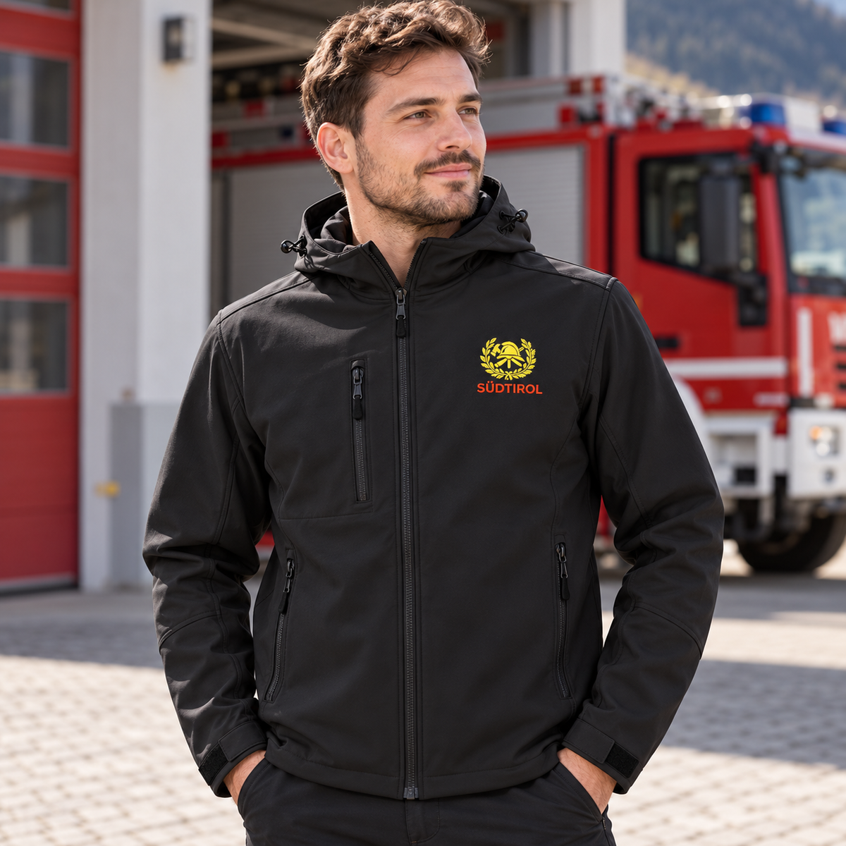 Feuerwehr Softshelljacke BS552 Schwarz – inkl. Emblemstick – Lifestyle-Vorschau mit Stick
