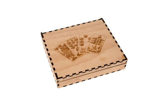 Wattbox aus Holz mit personalisiertem Deckel – Originalansicht, Gravurbeispiel