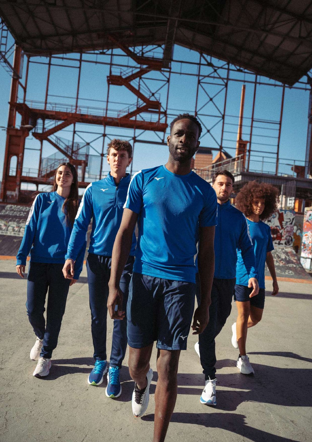 Mizuno Lifestyle | Nara | Trainingsbekleidung in Royalblau am Modell