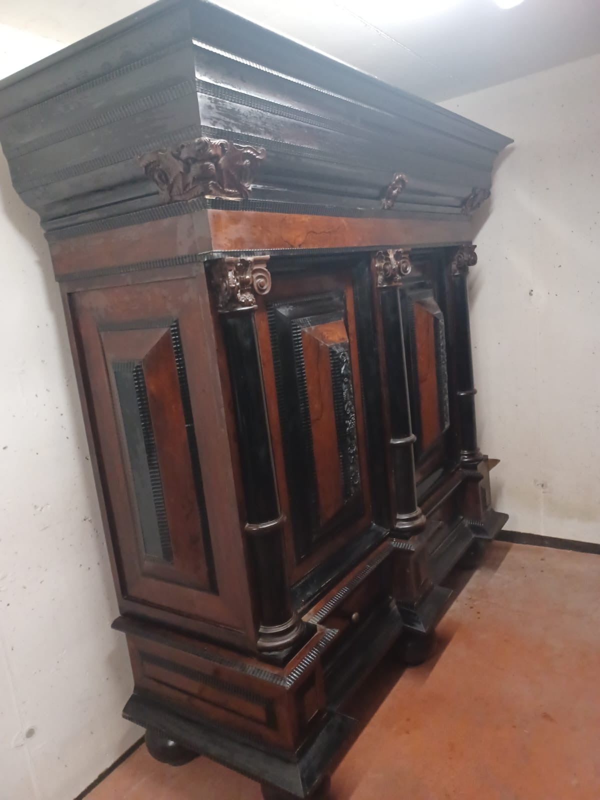 Original Säulenschrank Gesamtansicht