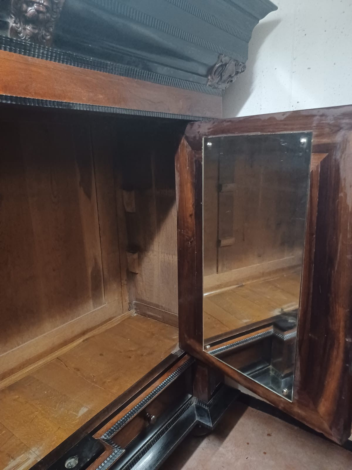 Original Säulenschrank mit Spiegeltür